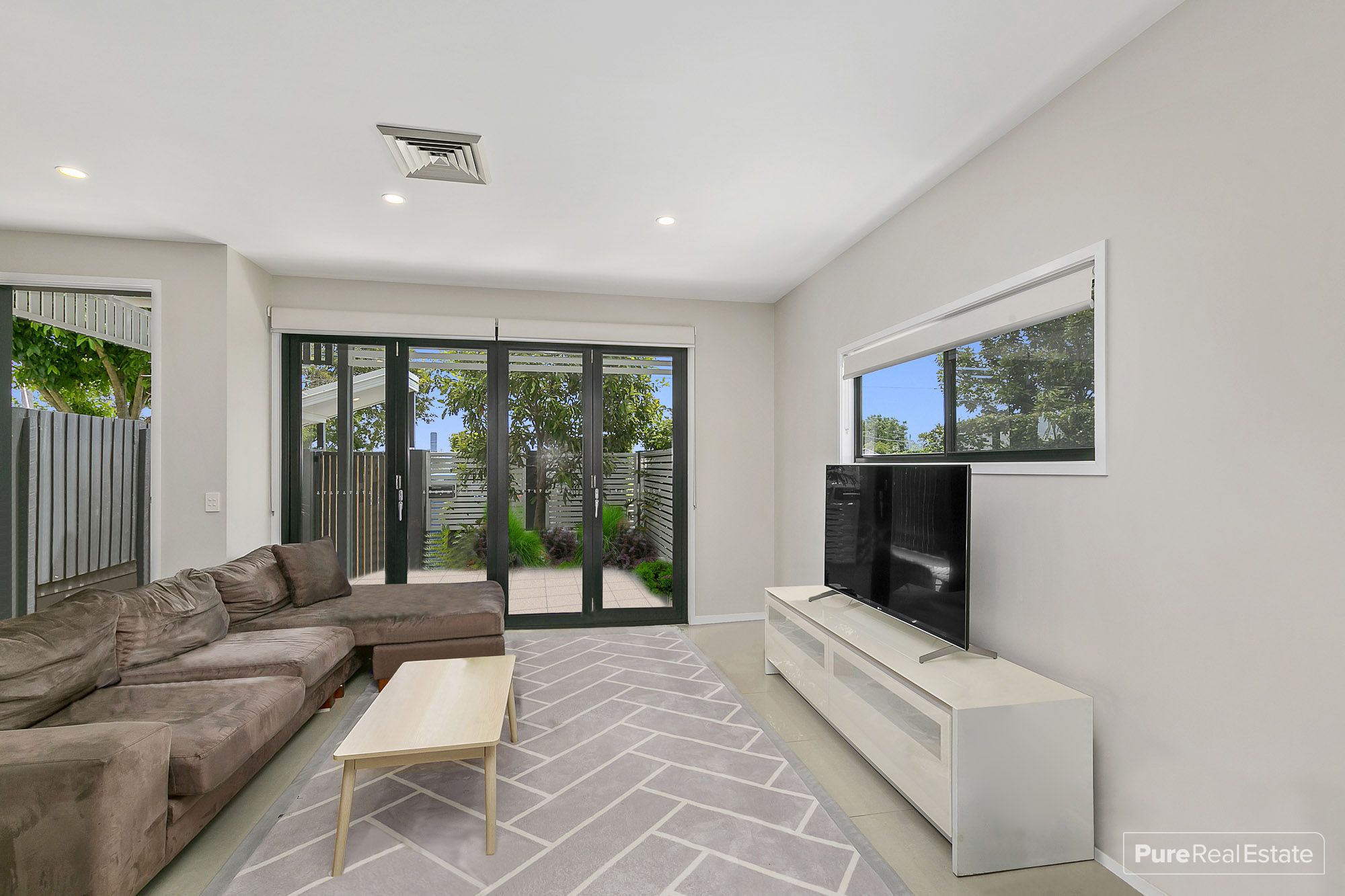 2/26 Clive Street purerealestategroup